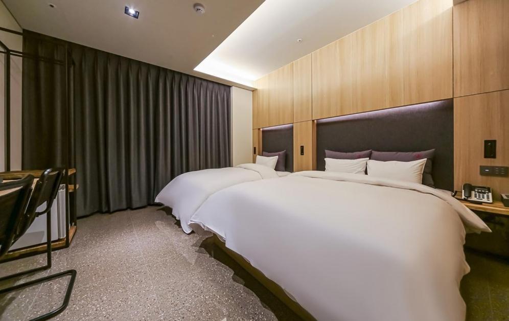 Yeoubi Hotel Changwon Extérieur photo