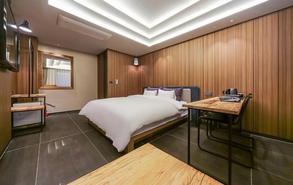 Yeoubi Hotel Changwon Extérieur photo