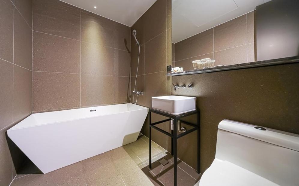 Yeoubi Hotel Changwon Extérieur photo